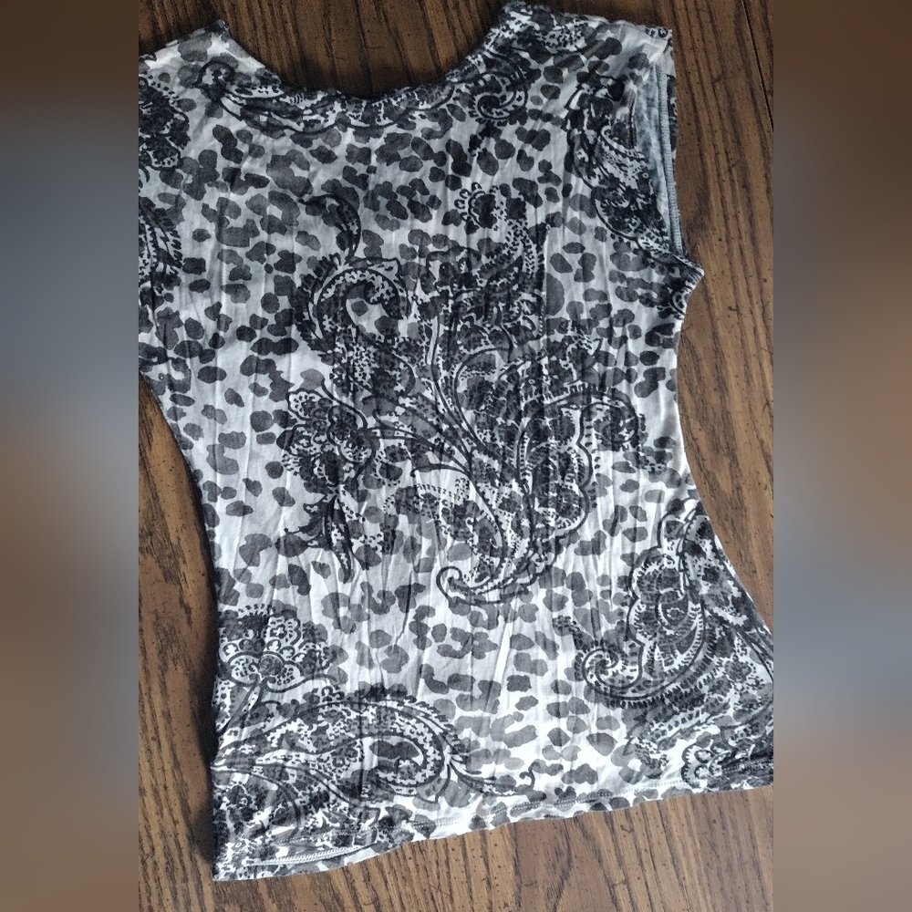 Stylish Brown and Gray Ruffled Top - Picture 11 of 11